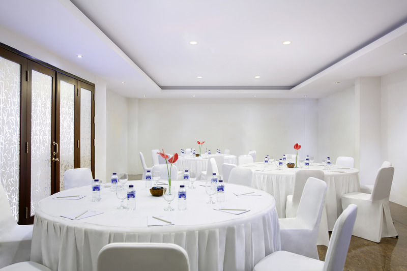Hotel Santika Kuta Кута Екстер'єр фото